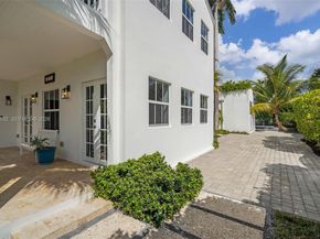707 W 54th St, Miami Beach FL 33140
