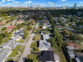 709 SW 4th Ct, Hallandale Beach FL 33009