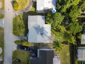 709 SW 4th Ct, Hallandale Beach FL 33009