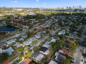 709 SW 4th Ct, Hallandale Beach FL 33009