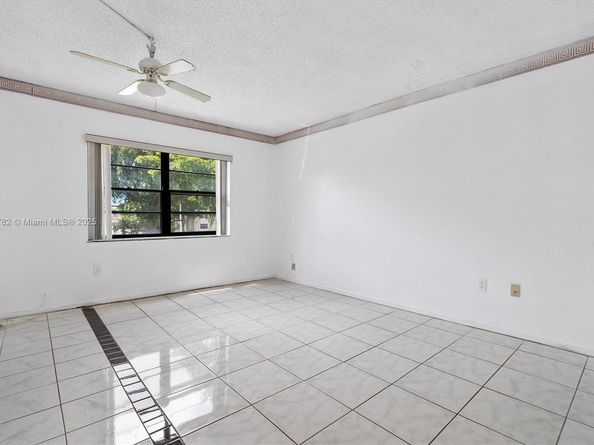 10542 NW 7th Ter B7, Miami FL 33172