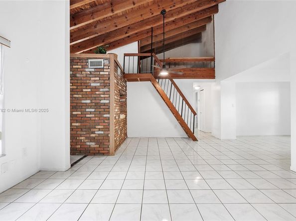 10542 NW 7th Ter B7, Miami FL 33172