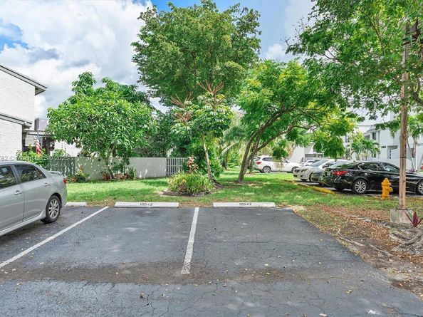 10542 NW 7th Ter B7, Miami FL 33172