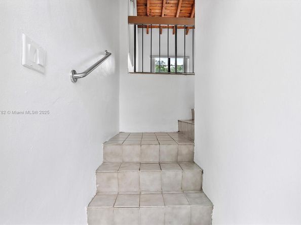 10542 NW 7th Ter B7, Miami FL 33172