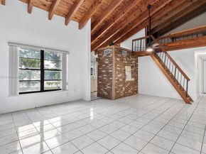 10542 NW 7th Ter B7, Miami FL 33172