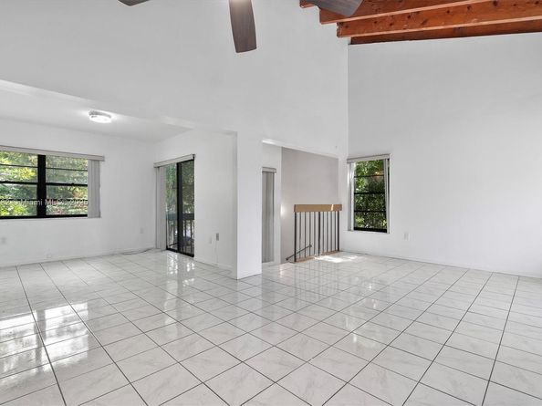 10542 NW 7th Ter B7, Miami FL 33172
