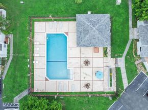 10542 NW 7th Ter B7, Miami FL 33172