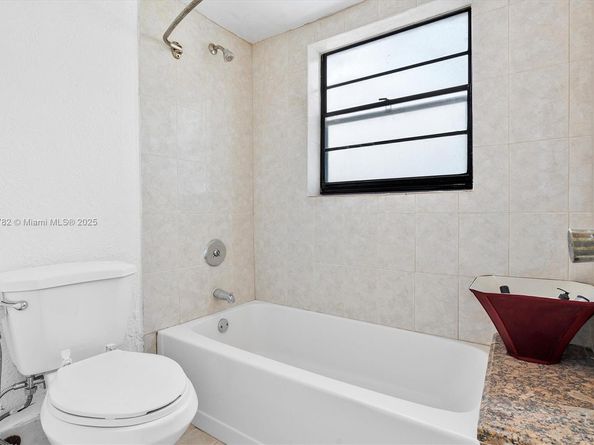 10542 NW 7th Ter B7, Miami FL 33172