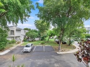 10542 NW 7th Ter B7, Miami FL 33172