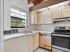 10542 NW 7th Ter B7, Miami FL 33172