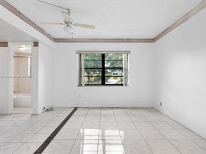 10542 NW 7th Ter B7, Miami FL 33172