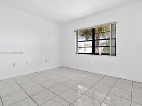 10542 NW 7th Ter B7, Miami FL 33172