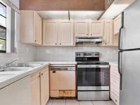 10542 NW 7th Ter B7, Miami FL 33172
