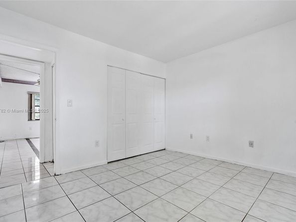 10542 NW 7th Ter B7, Miami FL 33172