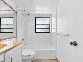 10542 NW 7th Ter B7, Miami FL 33172