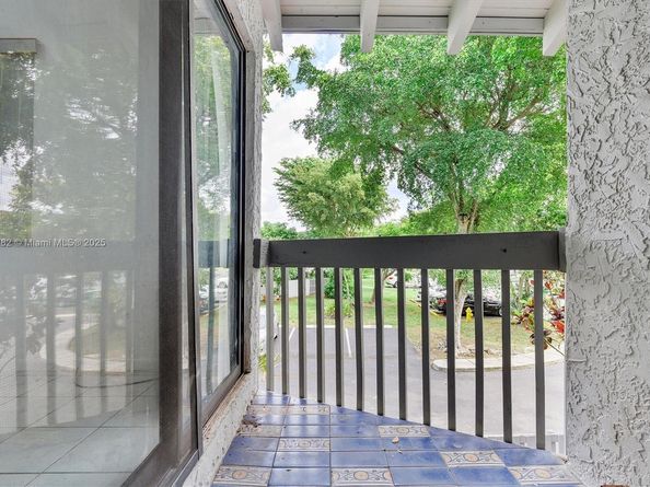 10542 NW 7th Ter B7, Miami FL 33172