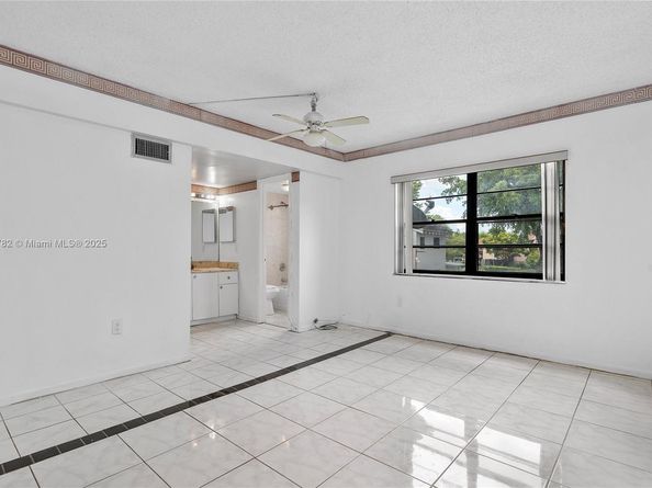10542 NW 7th Ter B7, Miami FL 33172