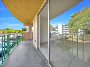 9360 Fontainebleau Blvd 208, Miami FL 33172