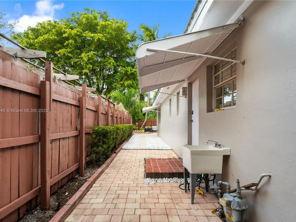 1443 Hollywood Blvd, Hollywood FL 33020