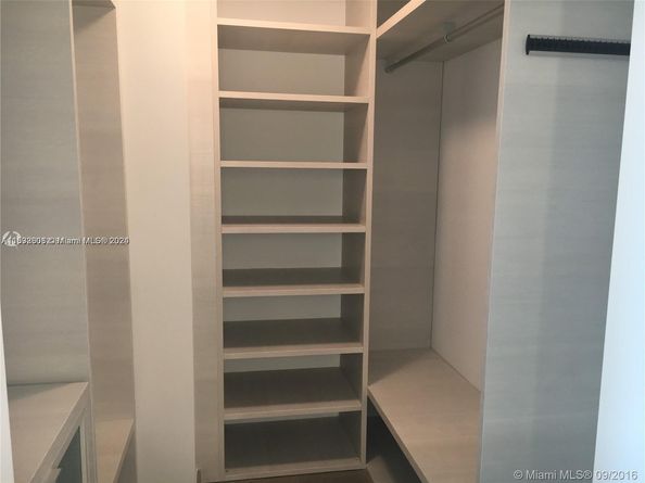 68 SE 6th St 3510, Miami FL 33131