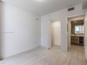 77 SE 5th ST 2615, Miami FL 33131