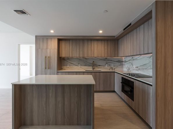 77 SE 5th ST 2615, Miami FL 33131