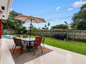 5220 SW 6th St, Plantation FL 33317