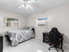 5220 SW 6th St, Plantation FL 33317