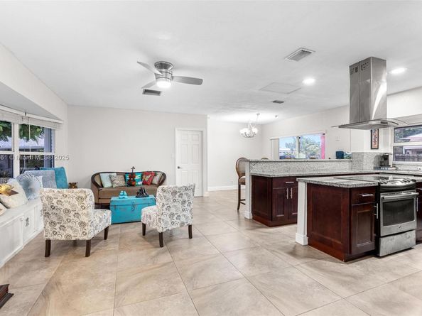 5220 SW 6th St, Plantation FL 33317