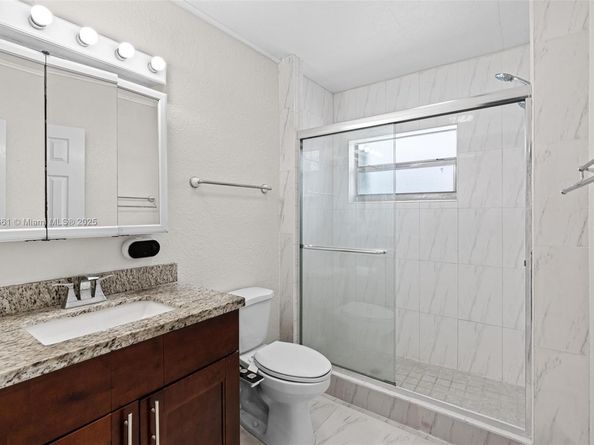 5220 SW 6th St, Plantation FL 33317