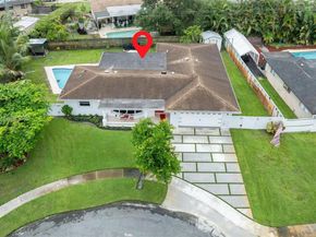 5220 SW 6th St, Plantation FL 33317