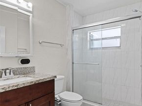 5220 SW 6th St, Plantation FL 33317
