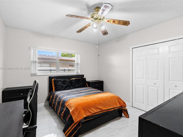 5220 SW 6th St, Plantation FL 33317