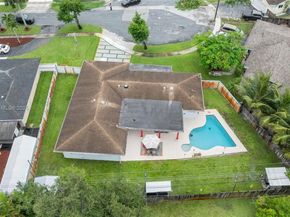 5220 SW 6th St, Plantation FL 33317
