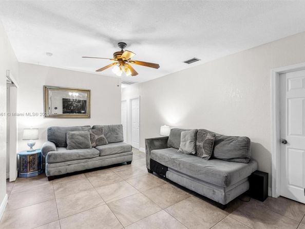 5220 SW 6th St, Plantation FL 33317