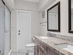 5220 SW 6th St, Plantation FL 33317
