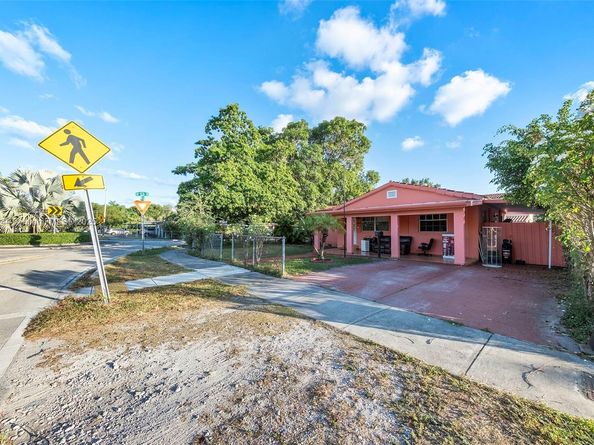 5300 SW 6th St, Miami FL 33134