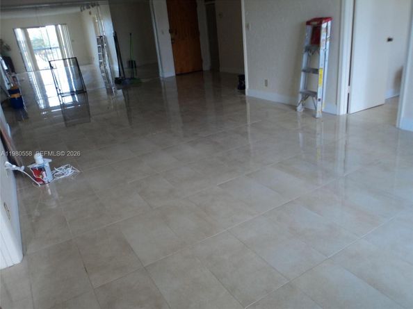 1301 NE 7th St 511, Hallandale Beach FL 33009