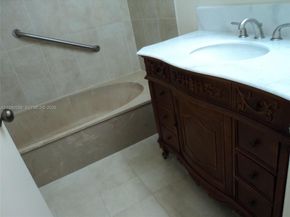 1301 NE 7th St 511, Hallandale Beach FL 33009