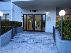 1301 NE 7th St 511, Hallandale Beach FL 33009