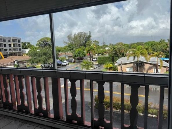 215 SE 3rd Ave 307B, Hallandale Beach FL 33009
