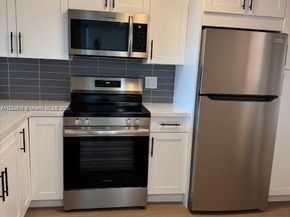 215 SE 3rd Ave 307B, Hallandale Beach FL 33009
