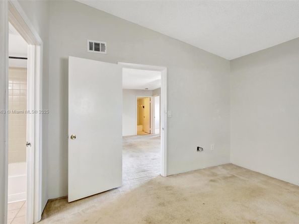 250 W Palm Cir W 301, Pembroke Pines FL 33025