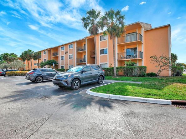 250 W Palm Cir W 301, Pembroke Pines FL 33025