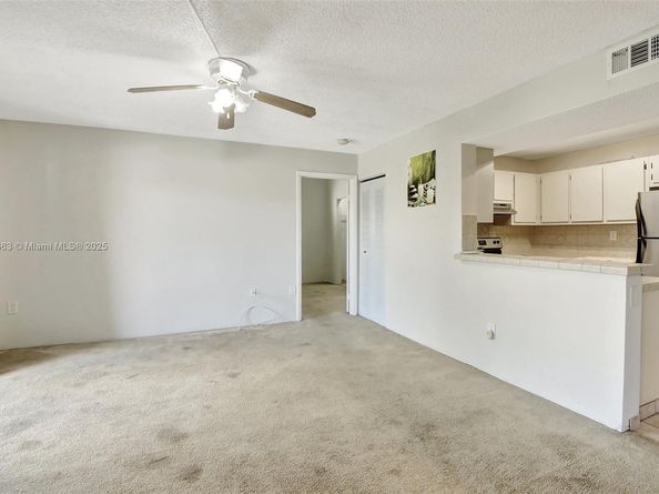 250 W Palm Cir W 301, Pembroke Pines FL 33025