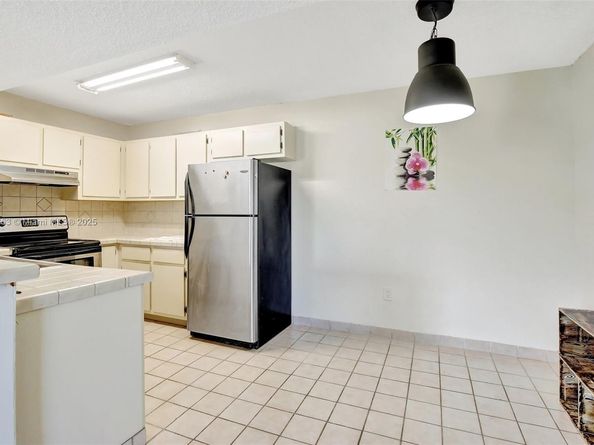 250 W Palm Cir W 301, Pembroke Pines FL 33025