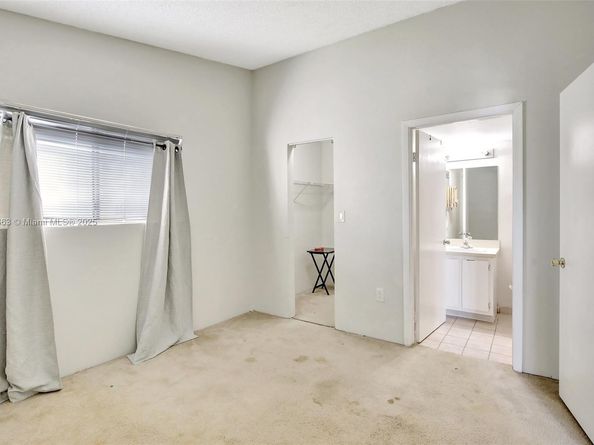 250 W Palm Cir W 301, Pembroke Pines FL 33025