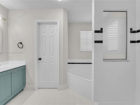 1125 Doveplum St, Hollywood FL 33019