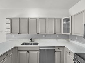 1125 Doveplum St, Hollywood FL 33019