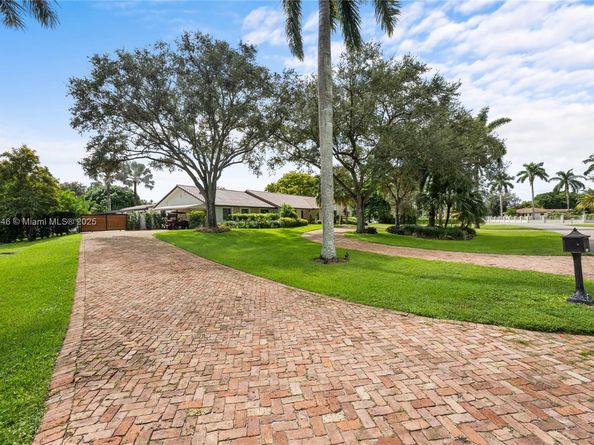 15110 N Saxon Cir, Southwest Ranches FL 33331